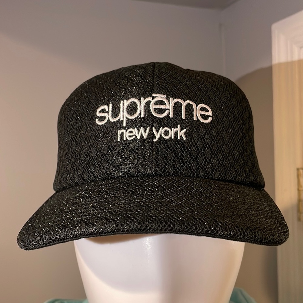 BRAND NEW Supreme New York 100% authentic black snap back